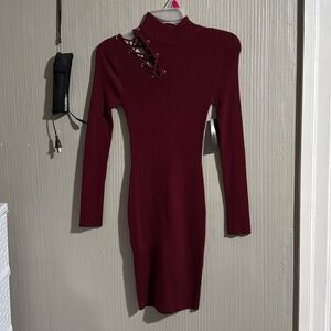 Wine-colored long-sleeved suit